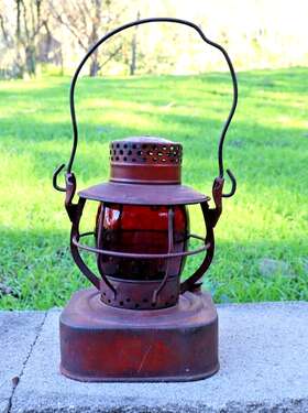 Dietz 8-day Vintage 8 Day Construction Traffic Gard Lantern With Red Globe - Square Base