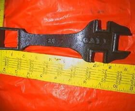 4ended Gale 21 Antique Square Wrench - Branded Originally Red