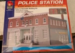Life Like Trains Ho Scale Police Station New, Sealed. Fixed Price $8.00.