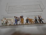 Merten Box 2337 Ho Germany 8 Bricklayers & Carpenters Berlin West Rare Figures. Fixed Price $17.09.