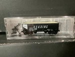 Reading Scale 2 Bay Offset Hopper With Sand Load Micro-trains #55490-MINT. Fixed Price $11.00.